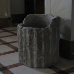 Rocchio di colonna riutilizzato come fonte battesimale